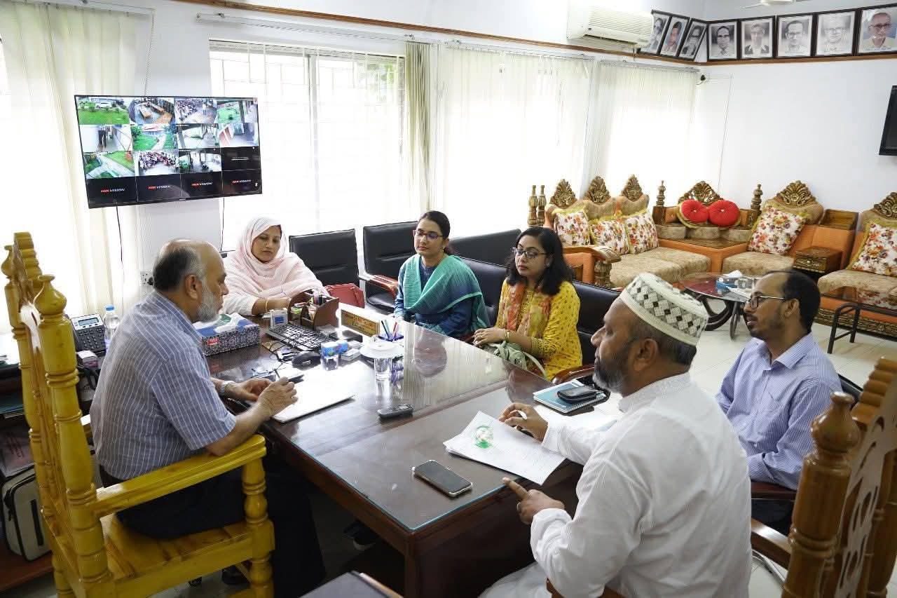 ভাইস-চ্যান্সেলর মহোদয়ের সাথে অনুষদীয় ডিন ও বিভাগীয় প্রধানগণের  মতবিনিময় সভা